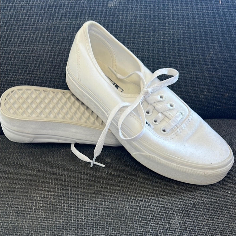 Women’s white vans low top